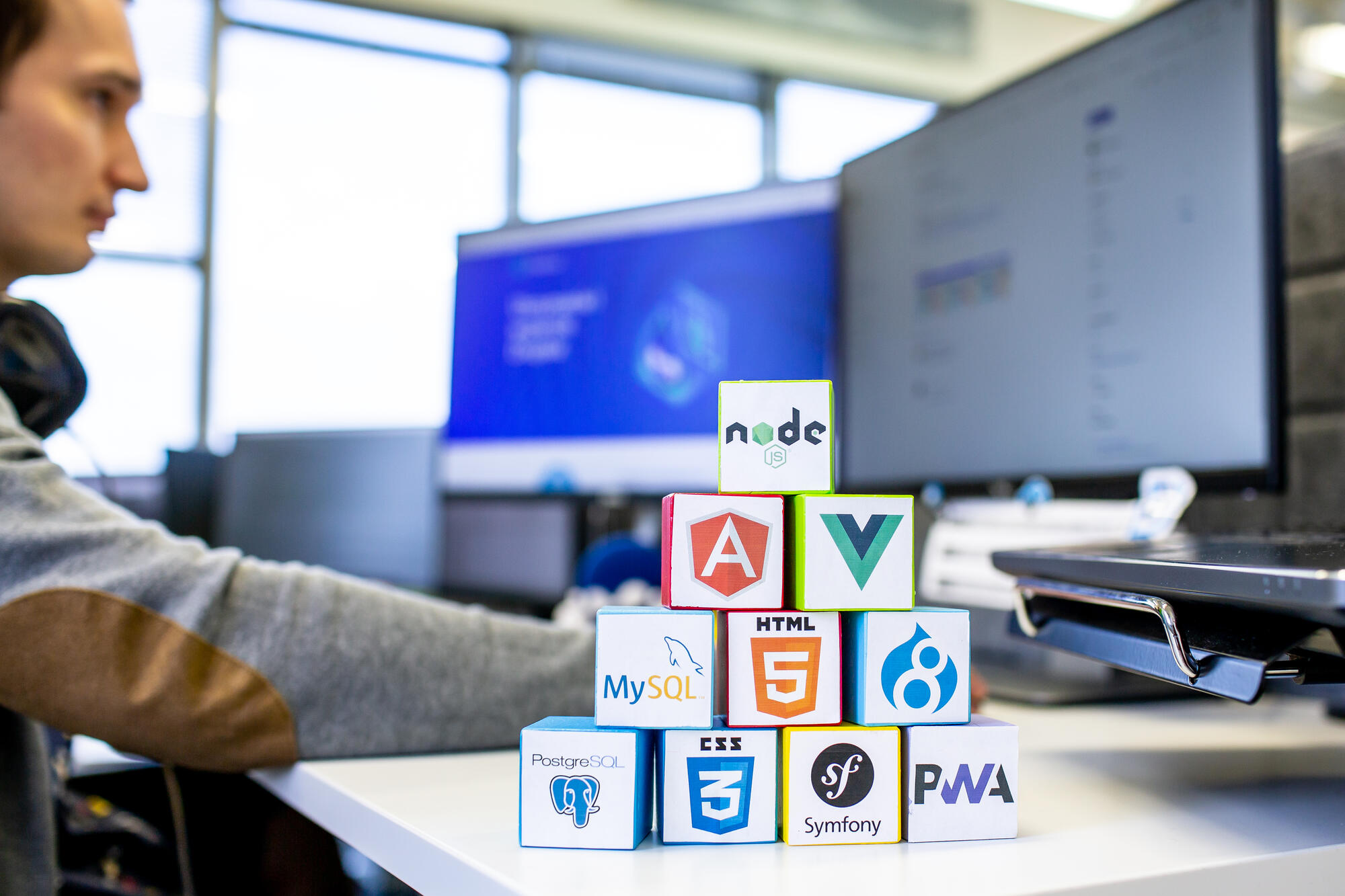 Developer Monitors Working Droptica